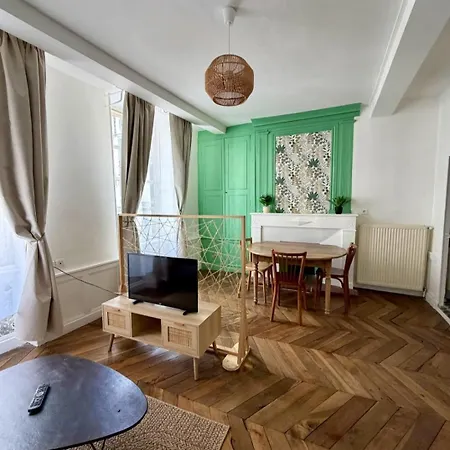 L'emeraude - De Charme A Apartment *